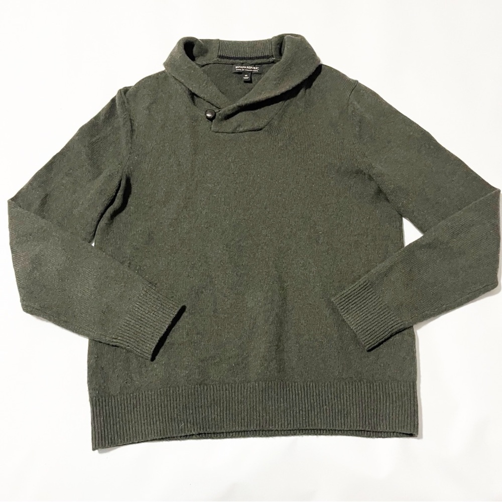 Banana Republic Italian Wool shawl neck
Sweater